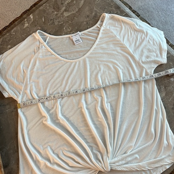 Twist front Tee - Picture 3 of 5